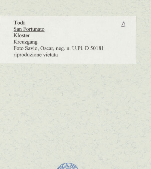 Rückseite von Bibliotheca Hertziana [https://www.deutsche-digitale-bibliothek.de/content/lizenzen/rv-fz/] San FortunatoChiostro - Kreuzgang, bh484151_recto. Foto: Savio, Oscar.