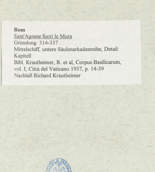 Rückseite von unbekannt [https://www.deutsche-digitale-bibliothek.de/content/lizenzen/rv-fz/] Sant'Agnese fuori le MuraInnenraumMittelschiff - Mittelschiff, untere Säulenarkadenreihe, Detail: Kapitell, bh484422_recto. Foto.