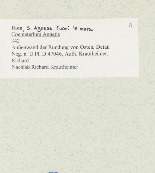Rückseite von Bibliotheca Hertziana [https://www.deutsche-digitale-bibliothek.de/content/lizenzen/rv-fz/] Coemeterium Agnetis - Außenwand der Rundung von Osten, Detail, bh484427_recto. Foto: Krautheimer, Richard.