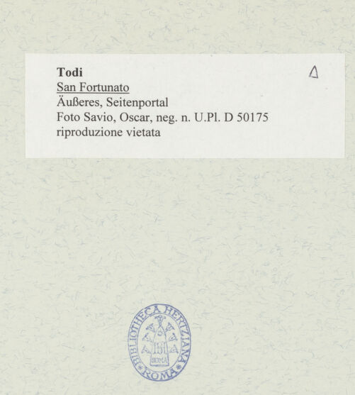 Rückseite von Bibliotheca Hertziana [https://www.deutsche-digitale-bibliothek.de/content/lizenzen/rv-fz/] San Fortunato - Ostflanke, vermauertes Seitenportal, bh484441_recto. Foto: Savio, Oscar.