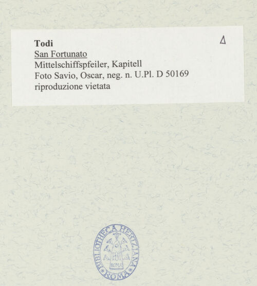 Rückseite von Bibliotheca Hertziana [https://www.deutsche-digitale-bibliothek.de/content/lizenzen/rv-fz/] San Fortunato - Mittelschiffspfeiler, Kapitell, bh484442_recto. Foto: Savio, Oscar.