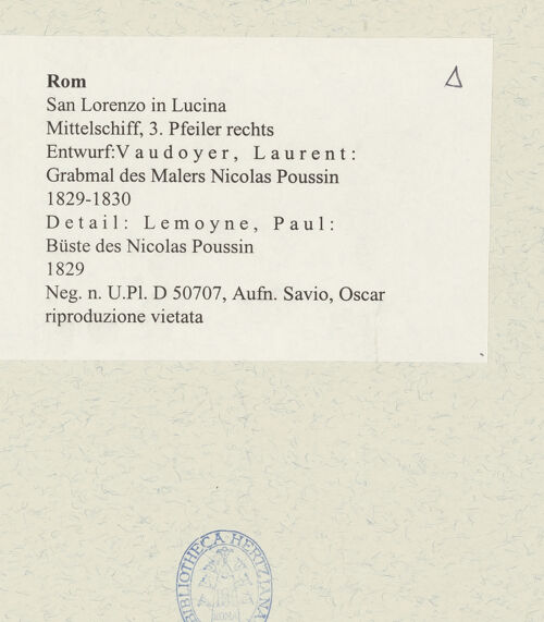 Rückseite von Bibliotheca Hertziana [https://rightsstatements.org/page/CNE/1.0/] Grabmal des Malers Nicolas PoussinBüste des Nicolas Poussin - , bh485760_recto. Foto: Savio, Oscar.