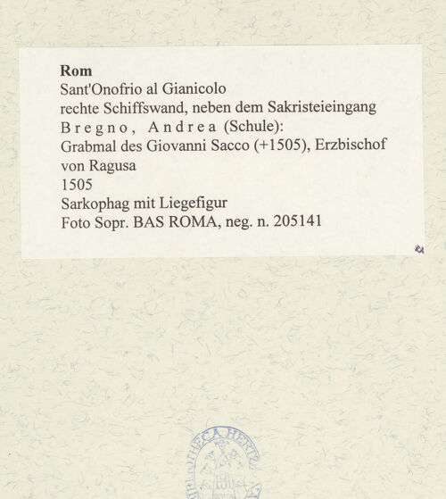 Rückseite von Sopr. BAS ROMA [https://www.deutsche-digitale-bibliothek.de/content/lizenzen/rv-ez/] Grabmal des Giovanni Sacco (+1505), Erzbischof von RagusaSarkophag mit Liegefigur - , bh485938_recto. Foto.