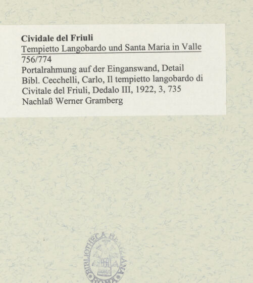 Rückseite von unbekannt [https://www.deutsche-digitale-bibliothek.de/content/lizenzen/rv-ez/] Dekoration der WestwandUnterer Teil: Archivolte und Türsturz - Archivolte, Detail, bh487525_recto. Foto.