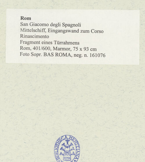 Rückseite von Sopr. BAS ROMA [https://www.deutsche-digitale-bibliothek.de/content/lizenzen/rv-ez/] Fragment eines Türrahmens - , bh488749_recto. Foto.