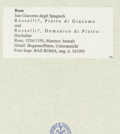 Rückseite von Sopr. BAS ROMA [https://www.deutsche-digitale-bibliothek.de/content/lizenzen/rv-ez/] Hochaltar - Detail: Bogensoffitten, Untersicht, bh488757_recto. Foto.