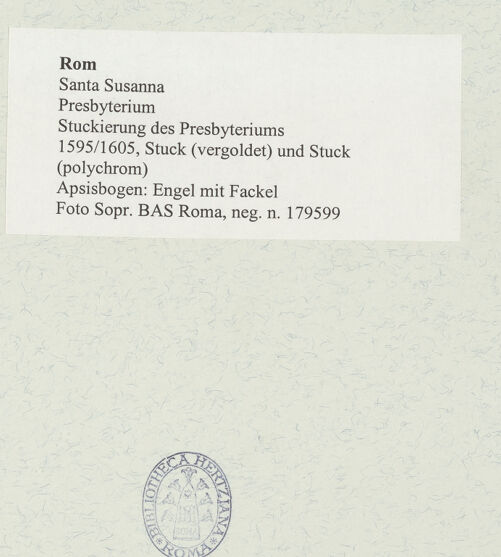 Rückseite von Sopr. BAS Roma [https://rightsstatements.org/page/CNE/1.0/] Stuckierung des Presbyteriums - Apsisbogen: Engel mit Fackel, bh488929_recto. Foto.