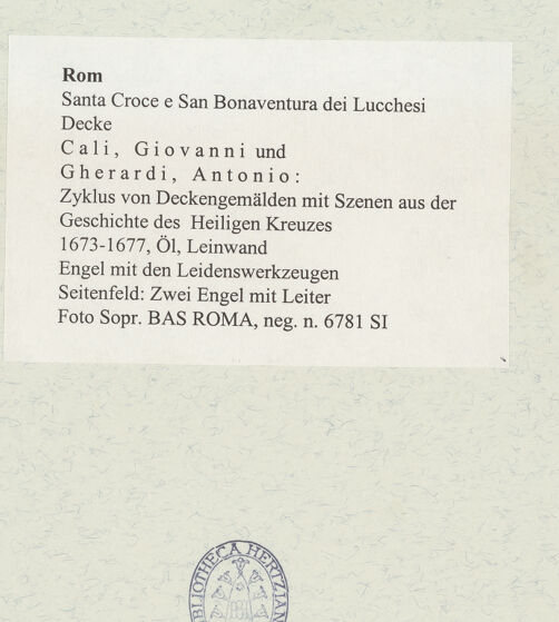 Rückseite von Sopr. BAS ROMA [https://www.deutsche-digitale-bibliothek.de/content/lizenzen/rv-fz/] Zyklus von Deckengemälden mit Szenen aus der Geschichte des Heiligen KreuzesEngel mit den LeidenswerkzeugenSeitenfeld: Zwei Engel mit Leiter - , bh489215_recto. Foto.