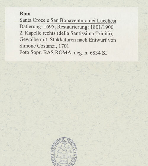 Rückseite von Sopr. BAS ROMA [https://www.deutsche-digitale-bibliothek.de/content/lizenzen/rv-ez/] Santa Croce e San Bonaventura dei Lucchesi - 2. Kapelle rechts (della Santissima Trinità), Gewölbe mit Stukkaturen nach Entwurf von Simone Costanzi, 1701, bh489224_recto. Foto.