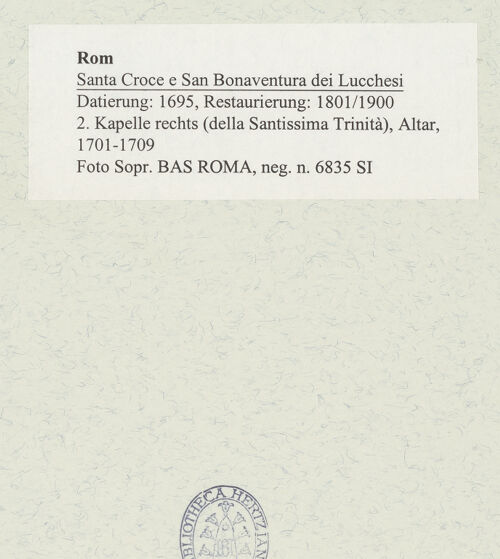 Rückseite von Sopr. BAS ROMA [https://www.deutsche-digitale-bibliothek.de/content/lizenzen/rv-ez/] Santa Croce e San Bonaventura dei Lucchesi - 2. Kapelle rechts (della Santissima Trinità), Altar, 1701-1709, bh489225_recto. Foto.