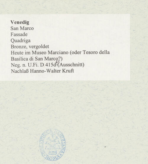 Rückseite von Bibliotheca Hertziana [https://www.deutsche-digitale-bibliothek.de/content/lizenzen/rv-fz/] Quadriga, sog. Pferde von San Marco (Cavalli di San Marco) - Zwei Pferde in der ursprünglichen Aufstellung, bh489466_recto. Foto.