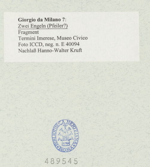 Rückseite von ICCD [https://www.deutsche-digitale-bibliothek.de/content/lizenzen/rv-ez/] Zwei Engel (eines Pfeilers?) - Gesamtansicht, bh489545_recto. Foto.