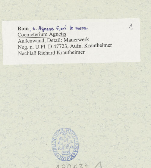 Rückseite von Bibliotheca Hertziana [https://www.deutsche-digitale-bibliothek.de/content/lizenzen/rv-fz/] Coemeterium Agnetis - Außenwand, Detail: Mauerwerk, bh490631_recto. Foto: Krautheimer, Richard.
