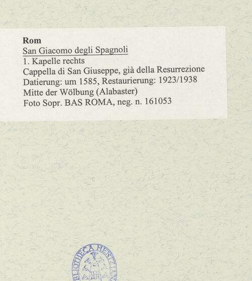 Rückseite von Sopr. BAS ROMA [https://www.deutsche-digitale-bibliothek.de/content/lizenzen/rv-ez/] San Giacomo degli SpagnoliCappella di San Giuseppe - Mitte der Wölbung (Alabaster), bh490965_recto. Foto.