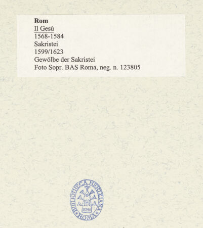 Rückseite von Sopr. BAS Roma [https://www.deutsche-digitale-bibliothek.de/content/lizenzen/rv-ez/] Il Gesù - Gewölbe der Sakristei, bh491890_recto. Foto.