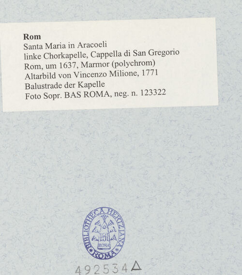 Rückseite von Sopr. BAS ROMA [https://www.deutsche-digitale-bibliothek.de/content/lizenzen/rv-ez/] Altar des heiligen Gregor - Balustrade der Kapelle, bh492534_recto. Foto.