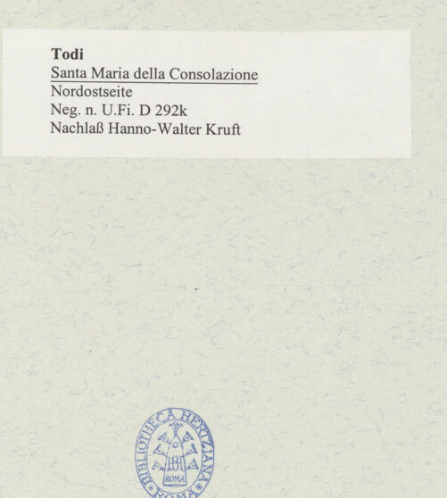 Rückseite von Bibliotheca Hertziana [https://www.deutsche-digitale-bibliothek.de/content/lizenzen/rv-fz/] Santa Maria della Consolazione - Teilansicht von Westen, bh492946_recto. Foto.