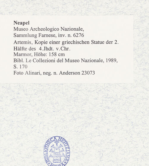 Rückseite von Alinari [https://www.deutsche-digitale-bibliothek.de/content/lizenzen/rv-ez/] Artemis, Kopie einer griechischen Statue der 2. Hälfte des 4. Jahrhunderts v. Chr. - Gesamtansicht, bh492999_recto. Foto.