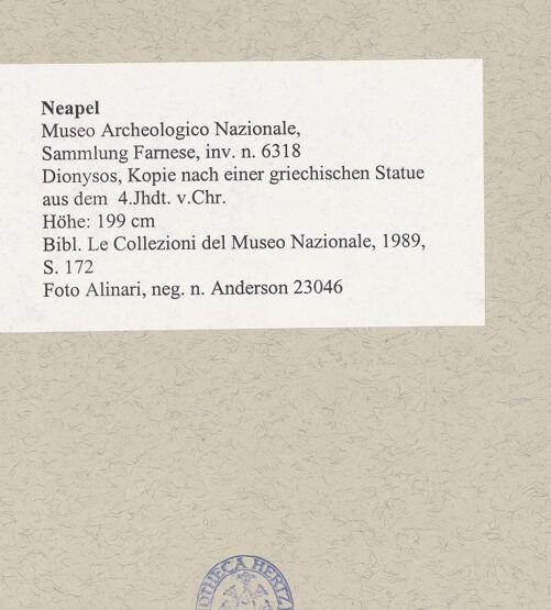 Rückseite von Alinari [https://www.deutsche-digitale-bibliothek.de/content/lizenzen/rv-ez/] Dionysos, Kopie nach einer griechischen Statue aus dem 4.Jahrhunders v. Chr. - Frontalansicht, bh493002_recto. Foto.