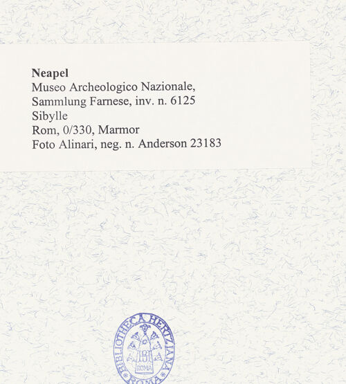 Rückseite von Alinari [https://www.deutsche-digitale-bibliothek.de/content/lizenzen/rv-ez/] Sibylle (Porträt der Octavia Minor) - Gesamtansicht, bh493025_recto. Foto.