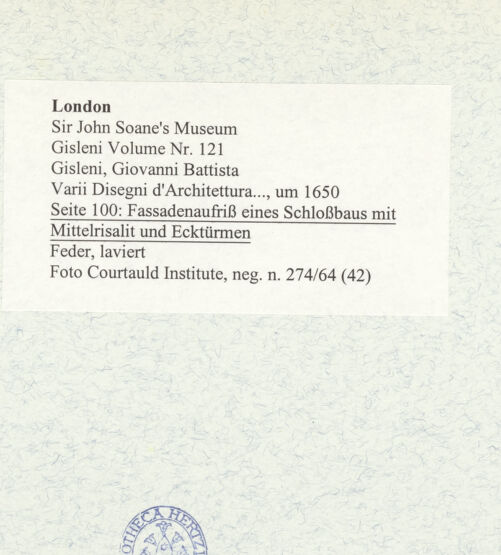 Rückseite von Courtauld Institute [https://www.deutsche-digitale-bibliothek.de/content/lizenzen/rv-ez/] Varii Disegni d'Architettura...Seite 100: Fassadenaufriss eines Schlossbaus mit Mittelrisalit und Ecktürmen - , bh493561_recto. Foto.