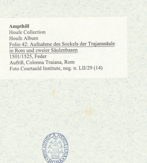 Rückseite von Courtauld Institute [https://www.deutsche-digitale-bibliothek.de/content/lizenzen/rv-ez/] Houfe AlbumFolio 42: Aufnahme des Sockels der Trajanssäule in Rom und zweier Säulenbasen - , bh494457_recto. Foto.