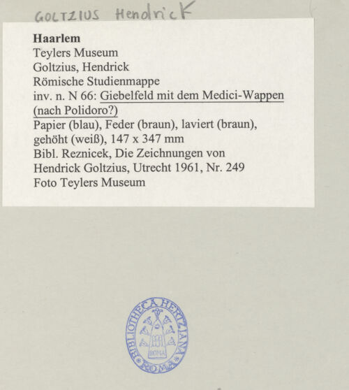 Rückseite von Teylers Museum [http://creativecommons.org/publicdomain/mark/1.0/] Römische StudienmappeGiebelfeld mit dem Medici-Wappen (nach Polidoro?) - , bh496334_recto. Foto.