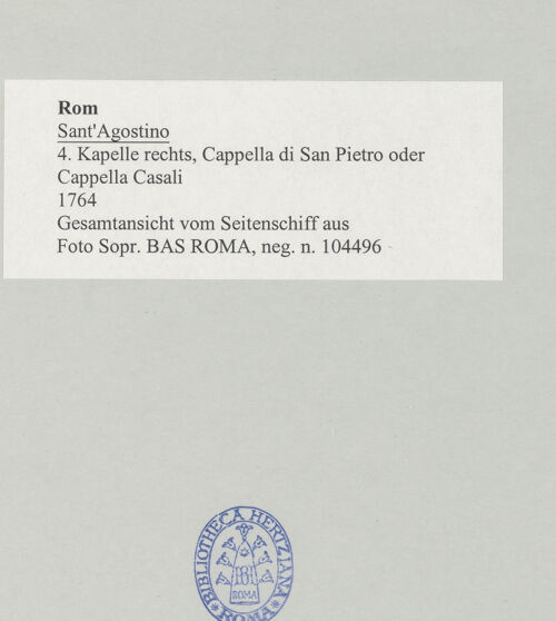 Rückseite von Sopr. BAS ROMA [https://www.deutsche-digitale-bibliothek.de/content/lizenzen/rv-ez/] Sant'AgostinoCappella di San Pietro - Gesamtansicht vom Seitenschiff aus, bh497206_recto. Foto.