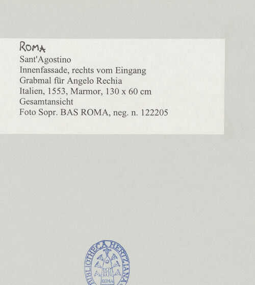 Rückseite von Sopr. BAS ROMA [https://rightsstatements.org/page/CNE/1.0/] Grabmal für Angelo Rechia - Gesamtansicht, bh497209_recto. Foto.