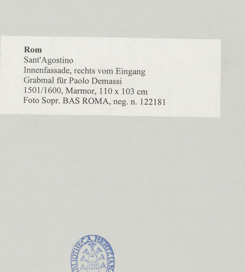 Rückseite von Sopr. BAS ROMA [https://www.deutsche-digitale-bibliothek.de/content/lizenzen/rv-ez/] Grabmal für Paolo Demassi - Gesamtansicht, bh497566_recto. Foto.