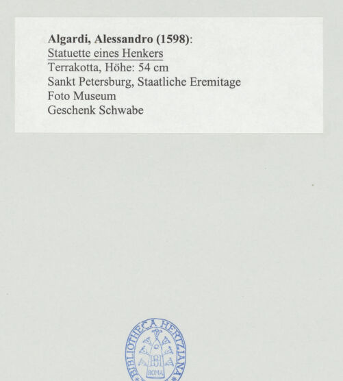 Rückseite von Staatliche Eremitage [https://www.deutsche-digitale-bibliothek.de/content/lizenzen/rv-ez/] Statuette eines Henkers - , bh497807_recto. Foto.