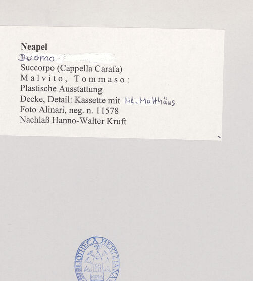 Rückseite von Alinari [https://www.deutsche-digitale-bibliothek.de/content/lizenzen/rv-ez/] DeckenkassettierungMatthäus - Gesamtansicht, bh498510_recto. Foto.