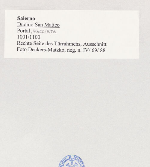 Rückseite von Deckers-Matzko [https://www.deutsche-digitale-bibliothek.de/content/lizenzen/rv-ez/] Mittleres PortalRechtes Gewände - Rechte Seite des Türrahmens, Ausschnitt, bh499997_recto. Foto: Deckers-Matzko, R.J..