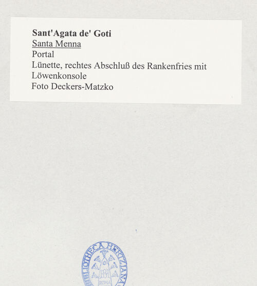 Rückseite von Deckers-Matzko [https://www.deutsche-digitale-bibliothek.de/content/lizenzen/rv-ez/] Hauptportal - Archivolte, rechter Abschluss des Rankenfries mit Löwenkonsole, bh500030_recto. Foto: Deckers-Matzko, R.J..