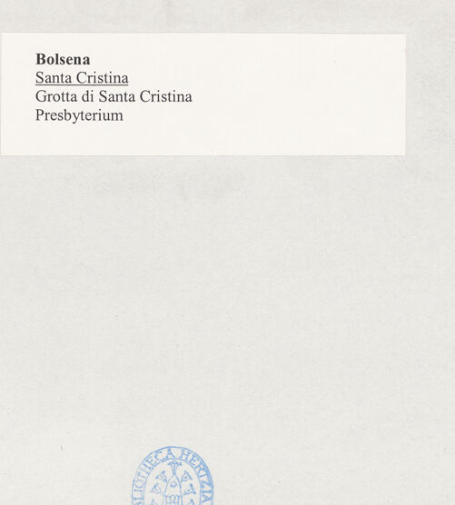 Rückseite von Bibliotheca Hertziana [https://www.deutsche-digitale-bibliothek.de/content/lizenzen/rv-fz/] Santa CristinaGrotta di Santa CristinaÜberwölbter Eingangsraum der GrotteCappella del Corpo di Cristo - Gesamtansicht nach Osten, bh500035_recto. Foto.