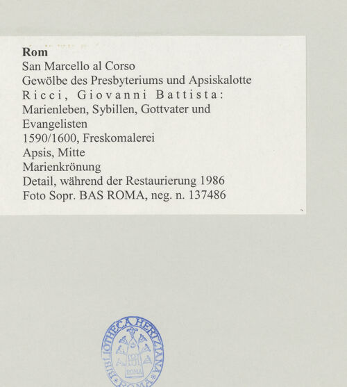 Rückseite von Sopr. BAS ROMA [https://www.deutsche-digitale-bibliothek.de/content/lizenzen/rv-ez/] Ausmalung der Wölbung von Apsis und ChorjochMarienkrönung - Detail, während der Restaurierung 1986, bh500067_recto. Foto.