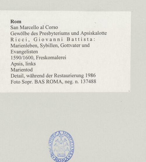 Rückseite von Sopr. BAS ROMA [https://www.deutsche-digitale-bibliothek.de/content/lizenzen/rv-ez/] Ausmalung der Wölbung von Apsis und ChorjochMarientod - Detail, während der Restaurierung 1986, bh500083_recto. Foto.