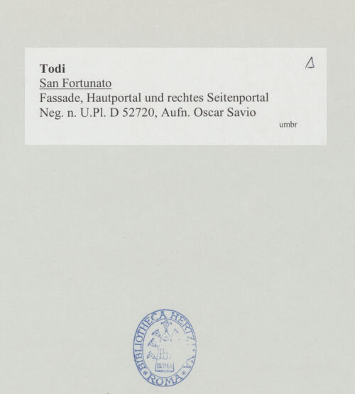 Rückseite von Bibliotheca Hertziana [https://www.deutsche-digitale-bibliothek.de/content/lizenzen/rv-ez/] San Fortunato - Hautportal und rechtes Seitenportal, Schrägansicht von rechts, bh504565_recto. Foto: Savio, Oscar.