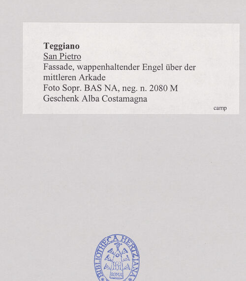 Rückseite von Sopr. BAS NA [https://www.deutsche-digitale-bibliothek.de/content/lizenzen/rv-ez/] Engel mit Wappen - Gesamtansicht, bh508016_recto. Foto.