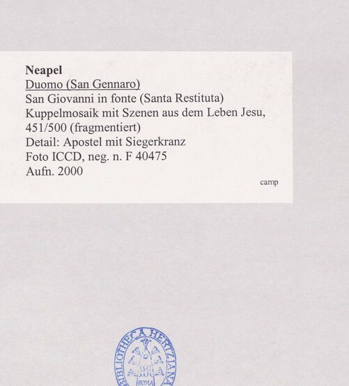 Rückseite von ICCD [https://www.deutsche-digitale-bibliothek.de/content/lizenzen/rv-ez/] Szenen aus dem Leben Christi, Apostel und EvangelistensymboleApostel bringen goldene Kränze dar - Detail: Apostel mit Siegerkranz, bh508319_recto. Foto.