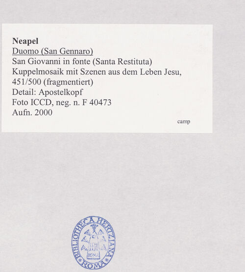 Rückseite von ICCD [https://www.deutsche-digitale-bibliothek.de/content/lizenzen/rv-ez/] Szenen aus dem Leben Christi, Apostel und EvangelistensymboleApostel bringen goldene Kränze dar - Detail: Apostelkopf, bh508323_recto. Foto.