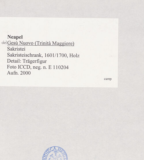 Rückseite von ICCD [https://www.deutsche-digitale-bibliothek.de/content/lizenzen/rv-ez/] Sakristeischrank - Detail: Trägerfigur, bh508327_recto. Foto.