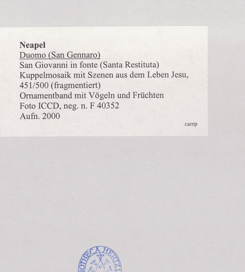 Rückseite von ICCD [https://www.deutsche-digitale-bibliothek.de/content/lizenzen/rv-ez/] Szenen aus dem Leben Christi, Apostel und EvangelistensymboleChristusmonogramm und Hand Gottvaters - Ornamentband mit Vögeln und Früchten, bh508330_recto. Foto.