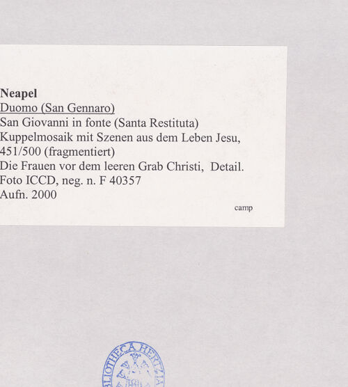 Rückseite von ICCD [https://www.deutsche-digitale-bibliothek.de/content/lizenzen/rv-ez/] Szenen aus dem Leben Christi, Apostel und EvangelistensymboleSzenen aus dem Leben Christi: die Frauen vor dem leeren Grab Christi - Gesamtansicht, bh508340_recto. Foto.