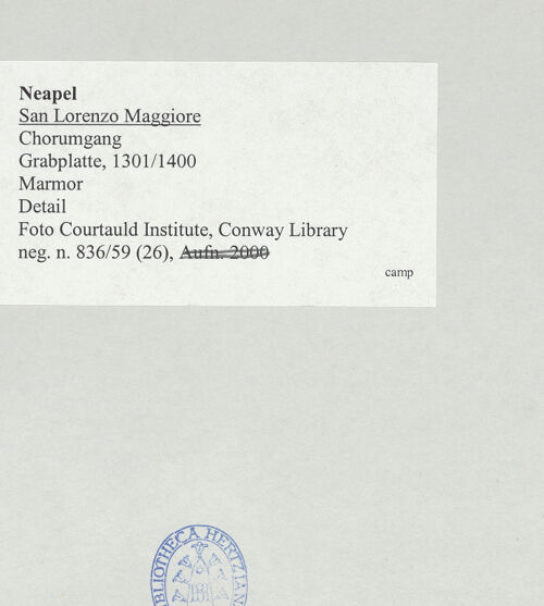 Rückseite von Courtauld Institute, Conway Library [https://www.deutsche-digitale-bibliothek.de/content/lizenzen/rv-ez/] Grabplatte des Nicola Barrile (?) (gest. 1383) - Detail: Oberkörper, bh508357_recto. Foto.