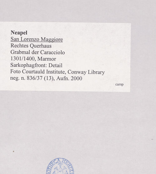 Rückseite von Courtauld Institute, Conway Library [https://www.deutsche-digitale-bibliothek.de/content/lizenzen/rv-ez/] Grabmal der Caracciolo - Sarkophagfront, Detail, bh508360_recto. Foto.