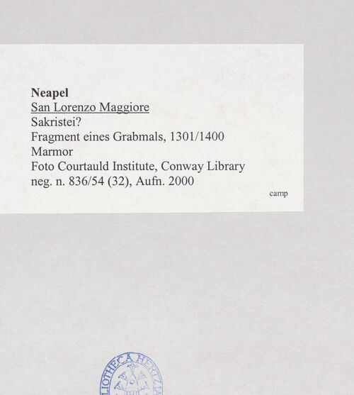 Rückseite von Courtauld Institute, Conway Library [https://www.deutsche-digitale-bibliothek.de/content/lizenzen/rv-ez/] Fragment eines Grabmals - Gesamtansicht, bh508375_recto. Foto.