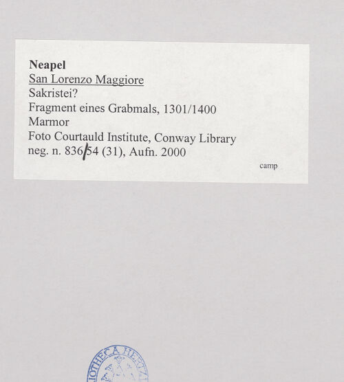 Rückseite von Courtauld Institute, Conway Library [https://www.deutsche-digitale-bibliothek.de/content/lizenzen/rv-ez/] Fragment eines Grabmals - Gesamtansicht, bh508376_recto. Foto.