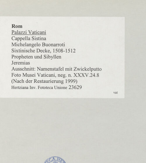 Rückseite von Musei Vaticani [https://www.deutsche-digitale-bibliothek.de/content/lizenzen/rv-ez/] Die Sixtinische DeckePropheten und SibyllenJeremias - Ausschnitt: Namenstafel mit Zwickelputto, bh508777_recto. Foto.