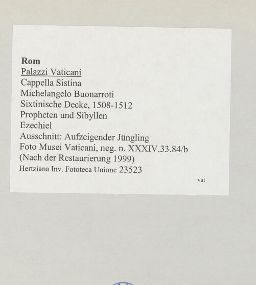 Rückseite von Musei Vaticani [https://www.deutsche-digitale-bibliothek.de/content/lizenzen/rv-ez/] Die Sixtinische DeckePropheten und SibyllenEzechiel - Ausschnitt: Aufzeigender Jüngling, bh508779_recto. Foto.